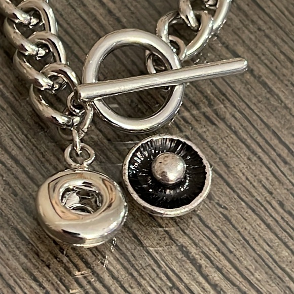 Vintage Silver-tone Chain Link Bracelet with H Initial Charm with Toggle Clasp - Picture 5 of 13